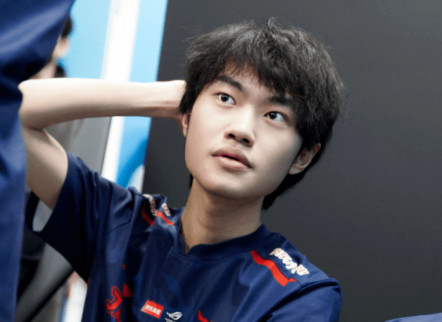 包含今晚社区盾传出新动向，夏洛特黄蜂战术微调，管理层表态——话题不断，赛季目标并未改变的词条